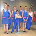 Jupes bleues avec noeuds roses + hauts bleus (x7) + salopettes bleues (x2) - 17 ans