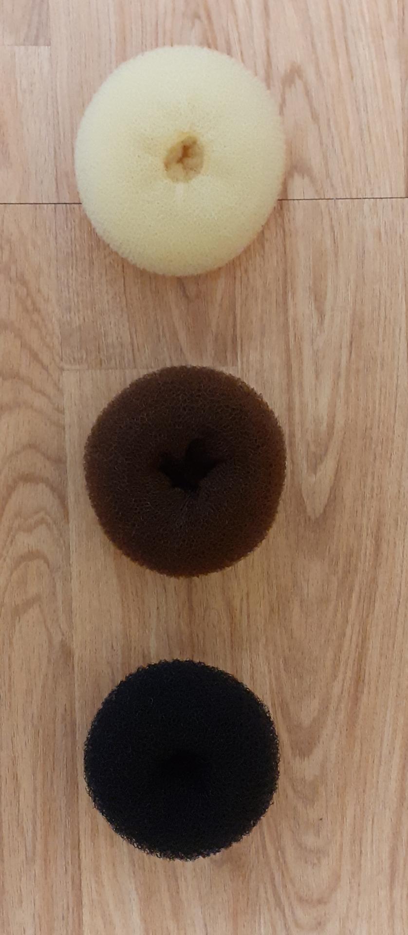 Donuts chignons cheveux marrons (x8), noirs (x2), blonds (x6)