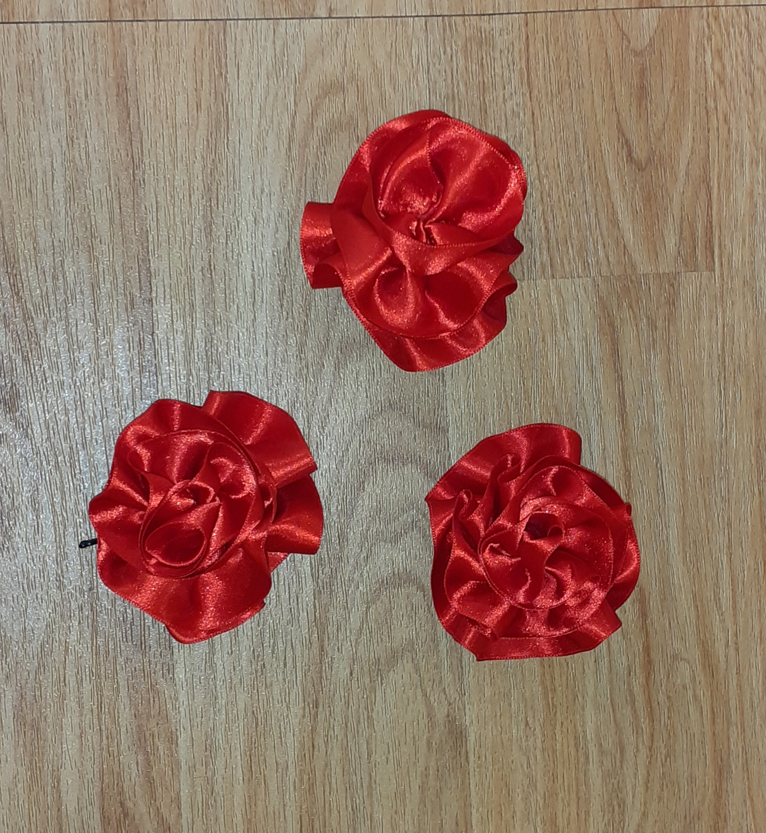 Roses rouges en satin (x13)