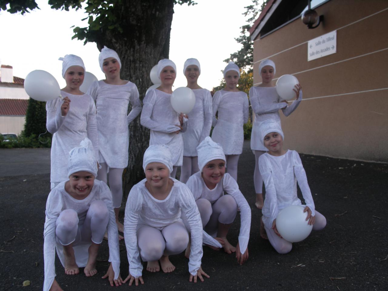 Tuniques blanches velours avec bonnet de nuit (x10) - 8/10 ans