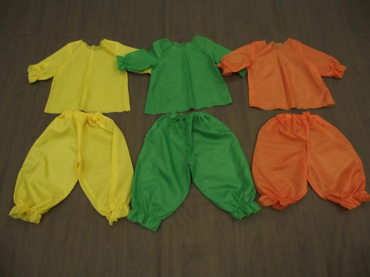 Ensembles oranges, verts et jaunes (x11) hauts + pantalons bouffants - 4/6 ans